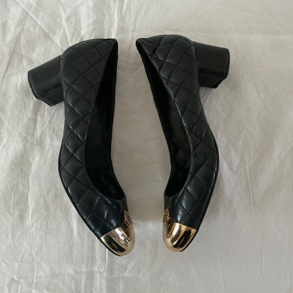 Tory Burch Black Quilted Leather Block Heels with Gold Cap Toe ( Size: 8) - Picture 2 of 5